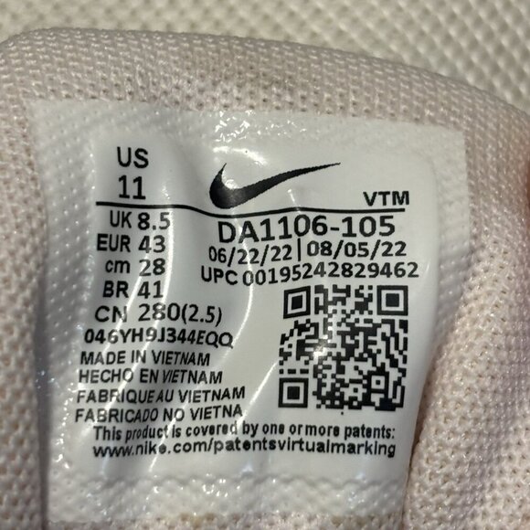 Size 11 Nike Quest 4 DA1106-105 Women's Mesh Running Shoes No Insoles - Picture 13 of 14